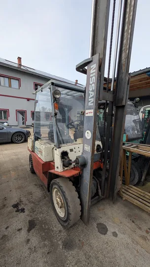 Nissan Nissan 2,5 tonnen Diesel Duplex
