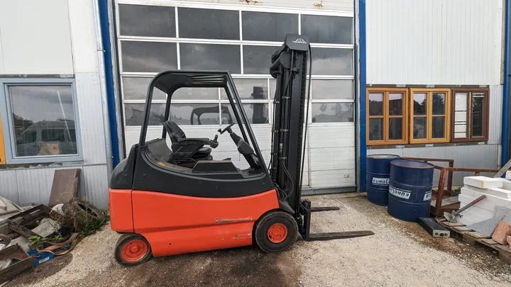 Linde Linde 2,5 tonnen Elektro Duplex& Seitenschieber und Zinkenversteller möglich, 4 Ventile
