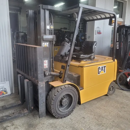 CAT CAT 3 tonnen Elektro Triplex& Seitenschieber, Zinkenversteller, 4 Ventile